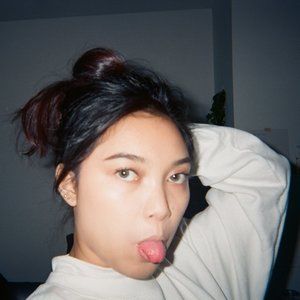 Meet your Posher, Tria